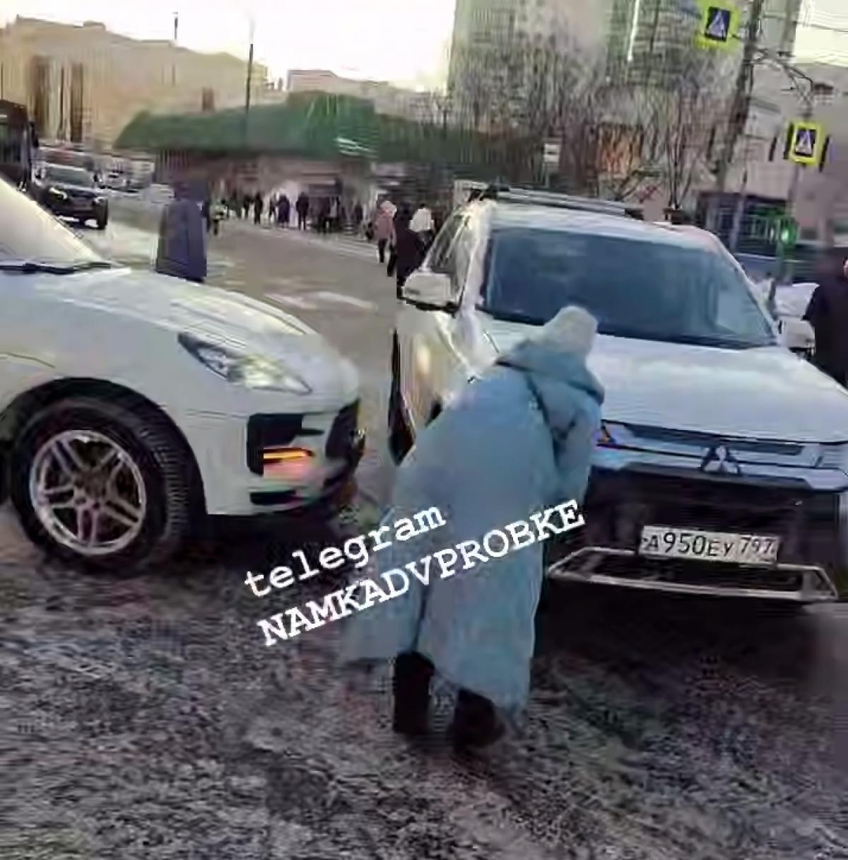 Фото автомобиля MITSUBISHI OUTLANDER