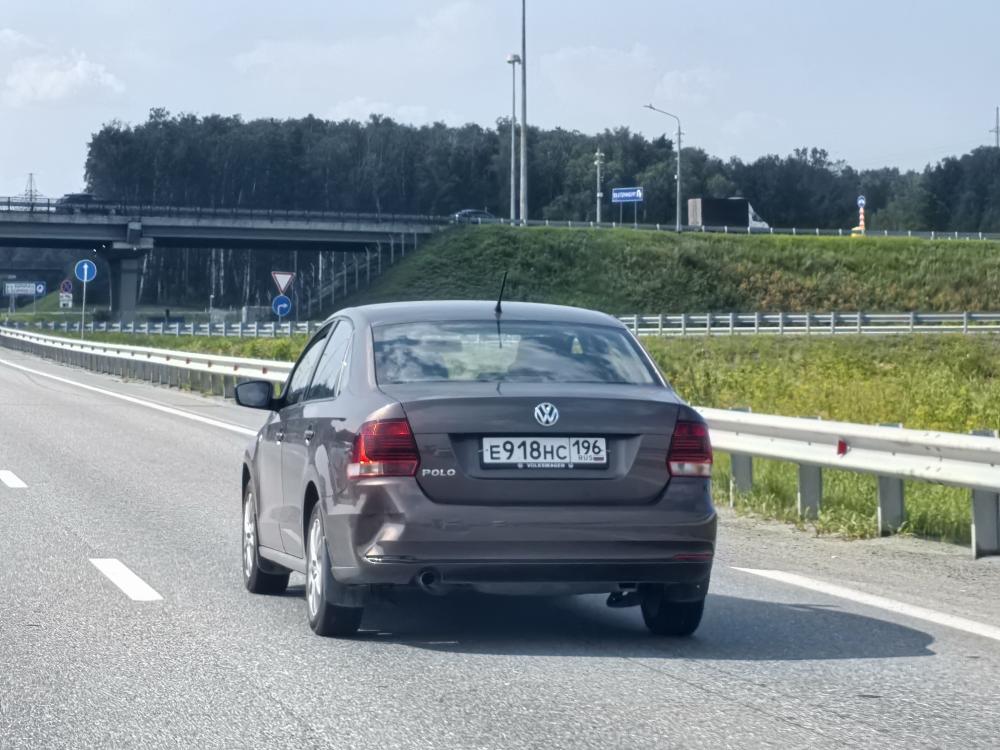 Фото автомобиля VOLKSWAGEN POLO, 2016. Цвет: КОРИЧНЕВЫЙ