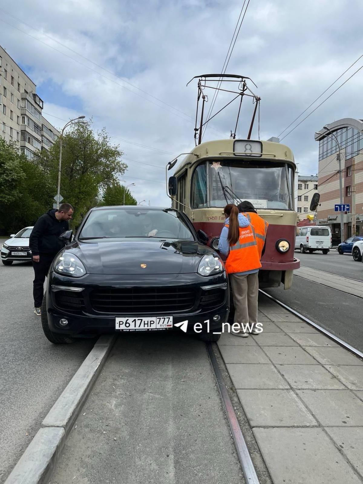 Р617НР777 — Porsche