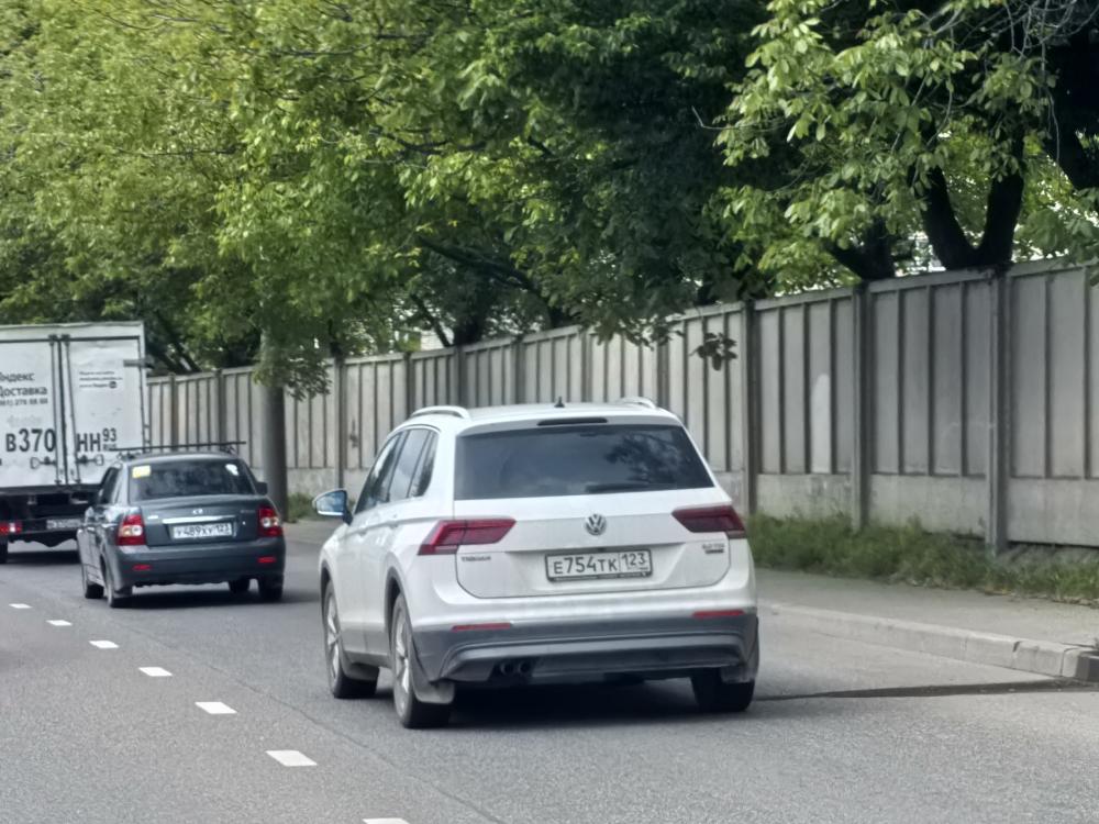 Volkswagen - Е754ТК123