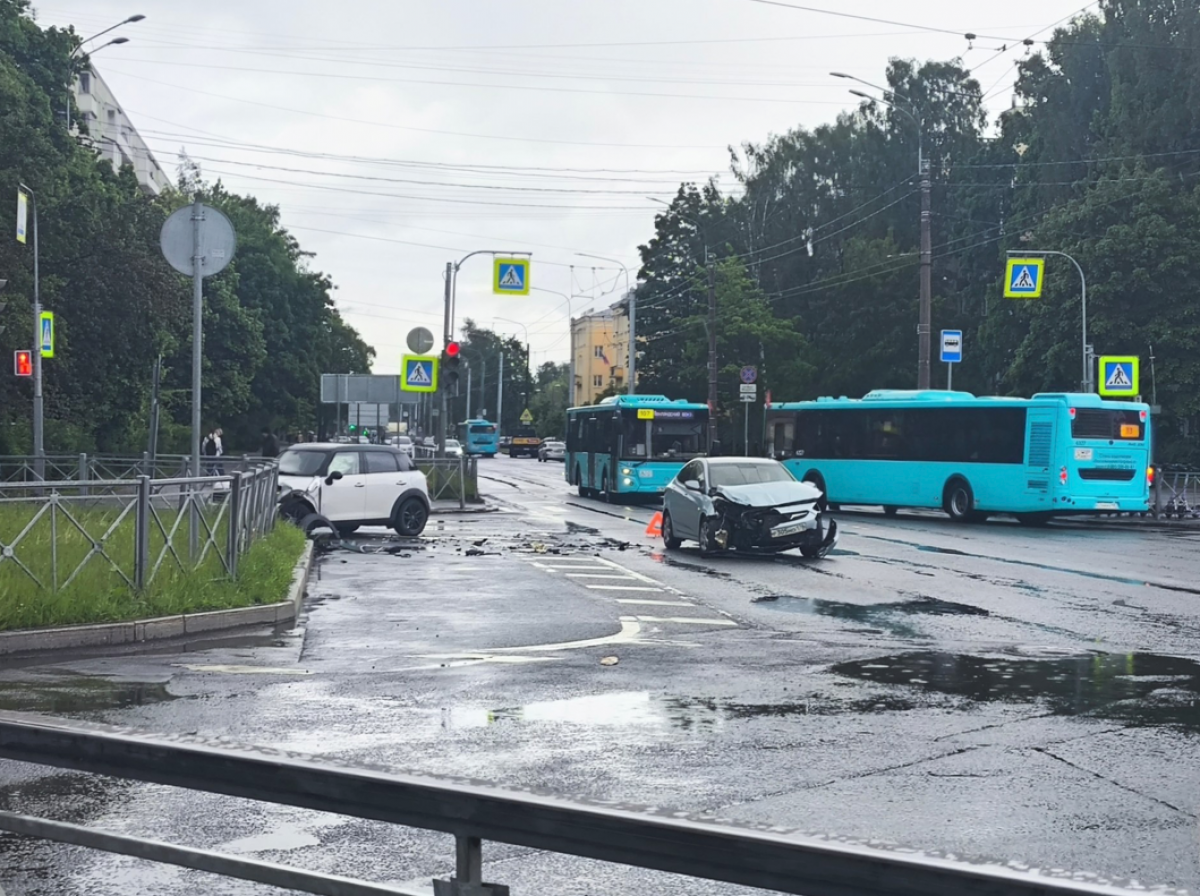 Hyundai - Р305НО178