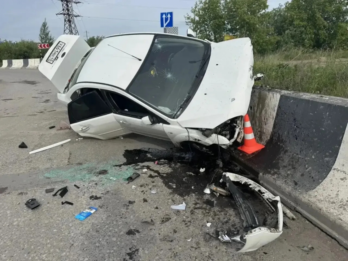 У661МН45 — Ford