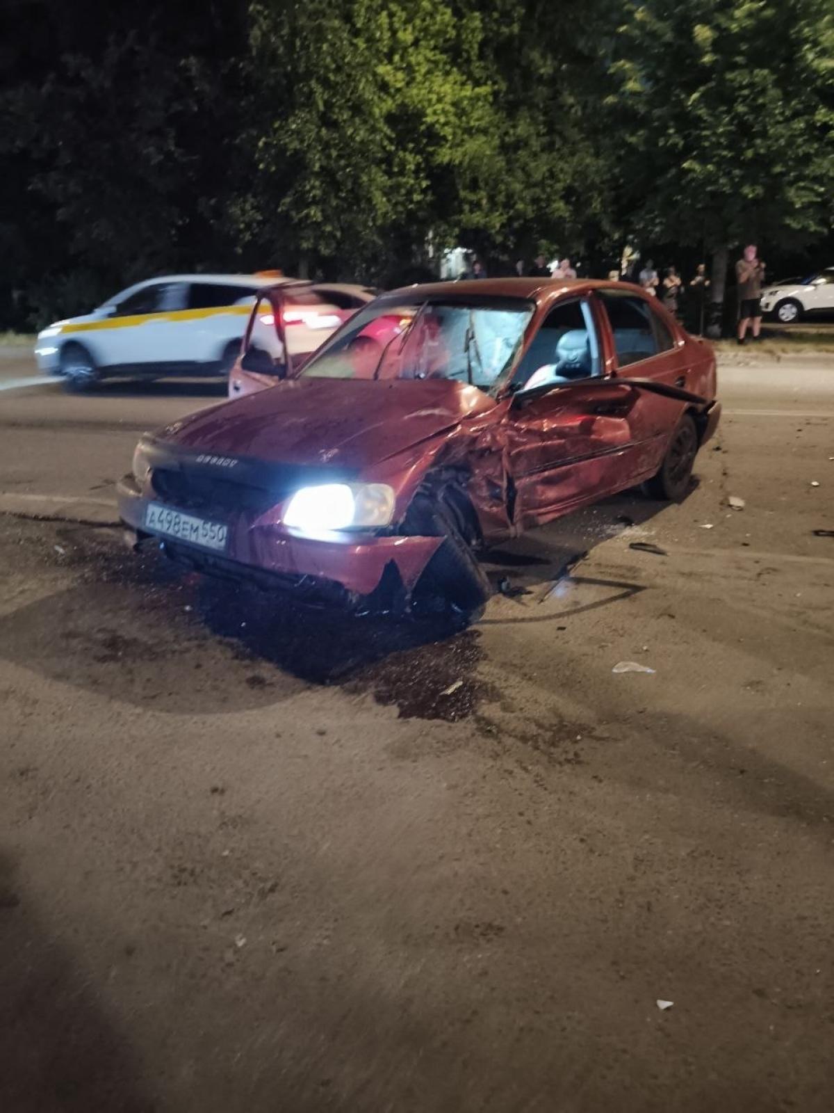 Hyundai - А498ЕМ550