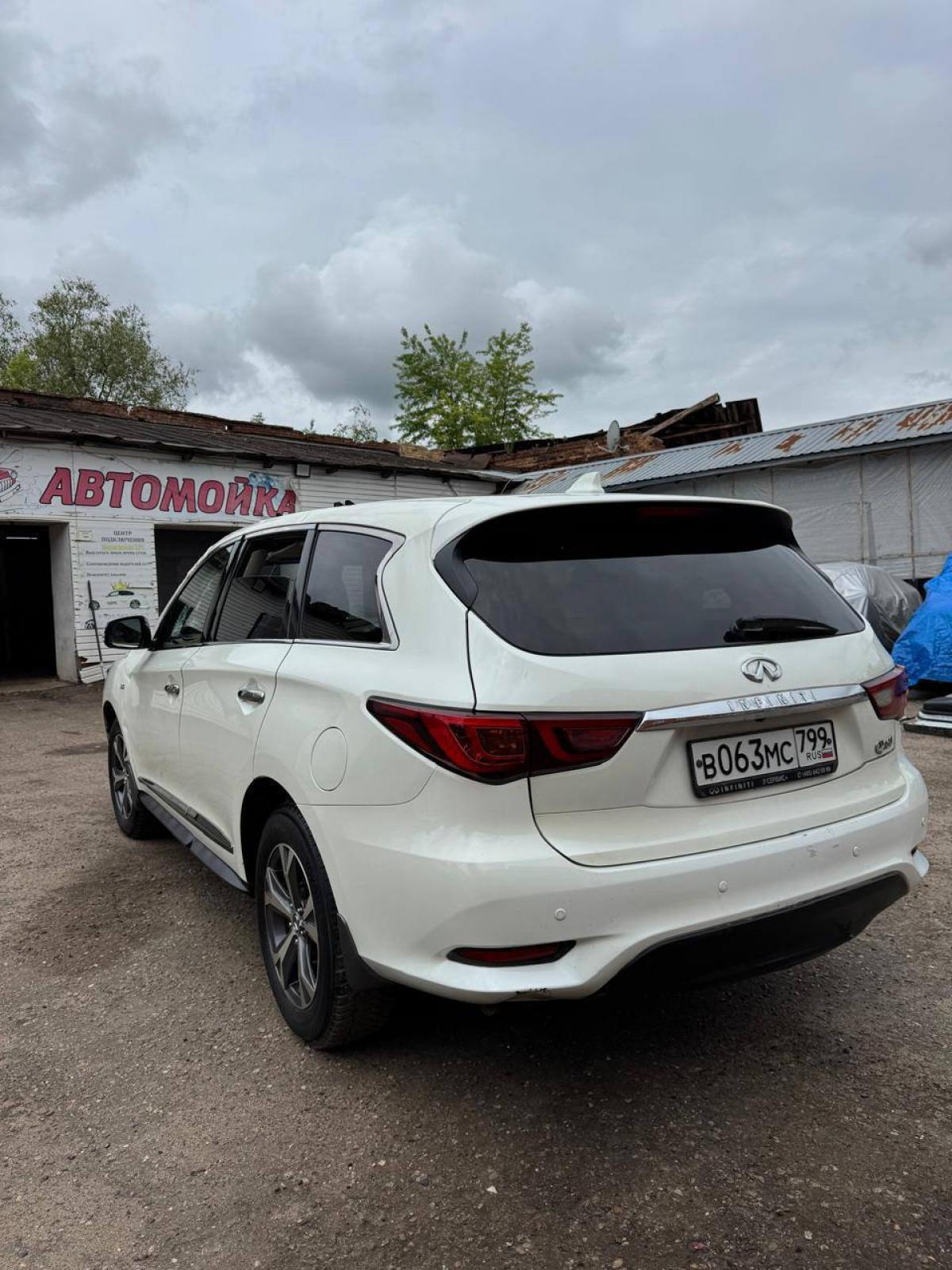 Infiniti - В063МС799