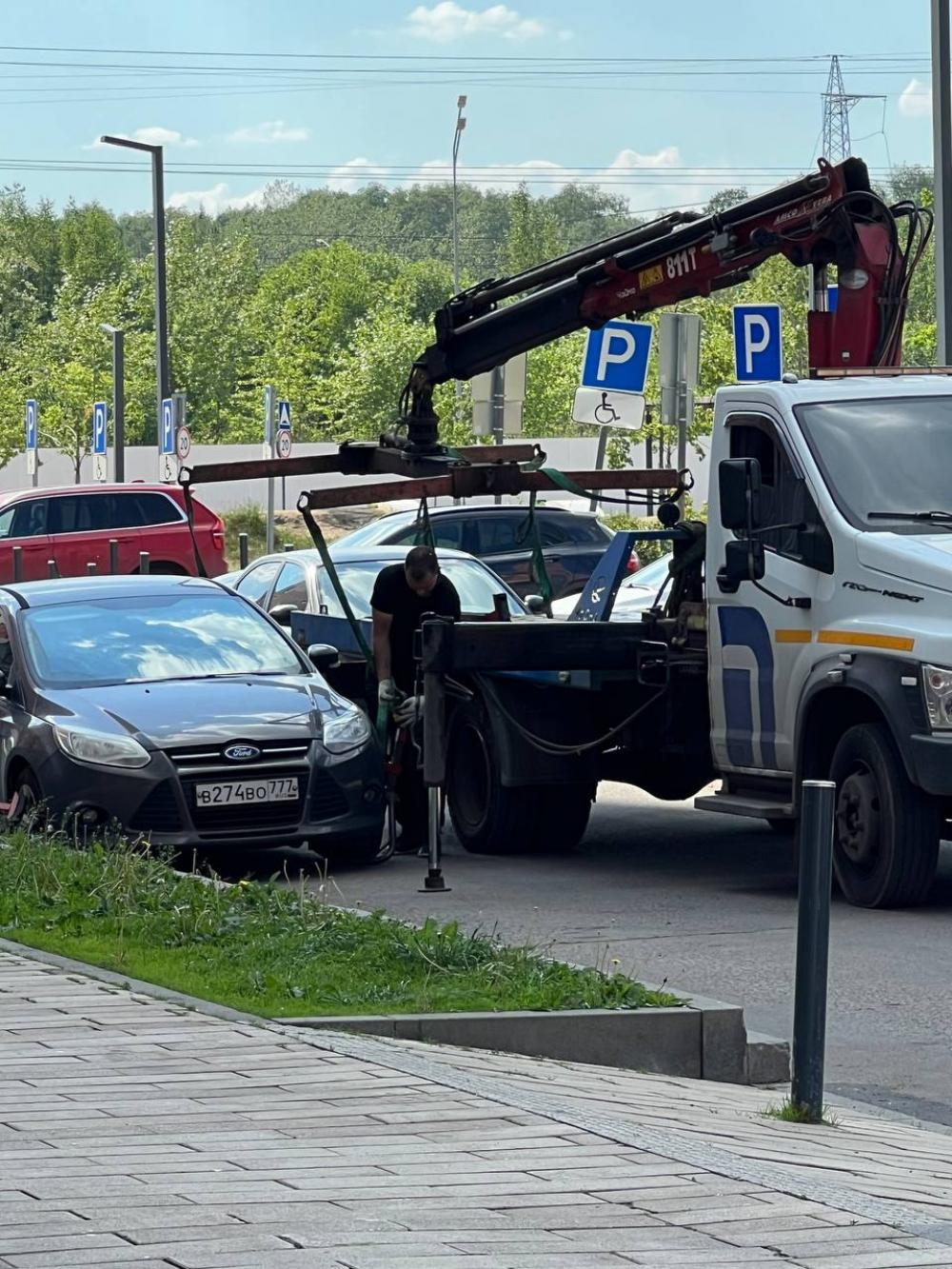 Ford - В274ВО777