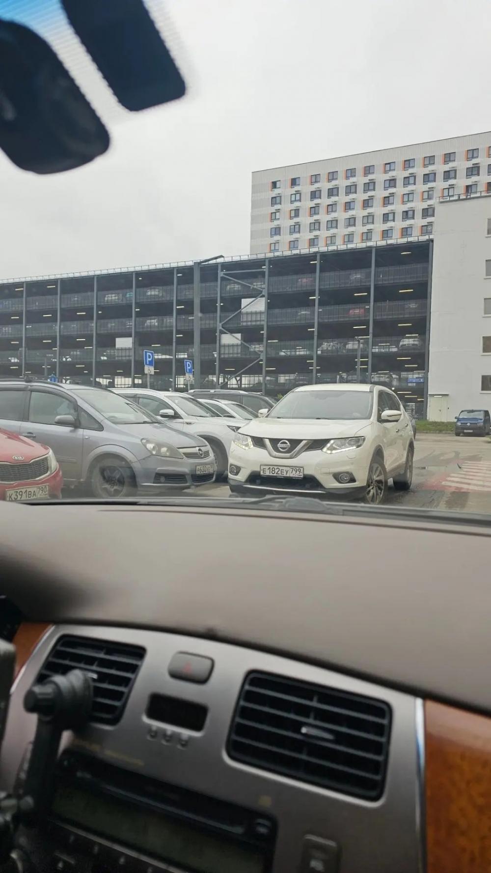 Nissan - Е182ЕУ799