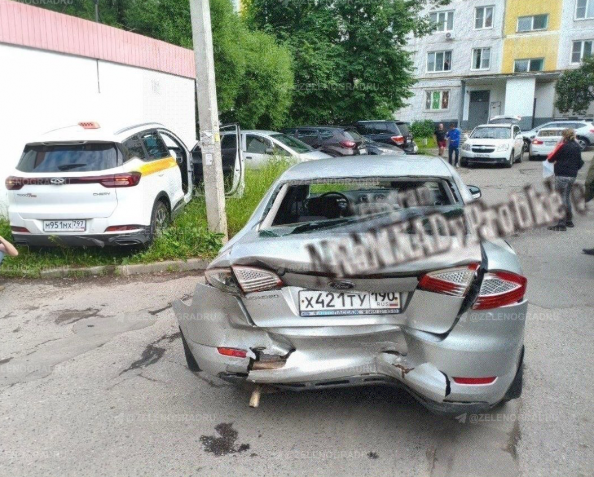 Ford - Х421ТУ190
