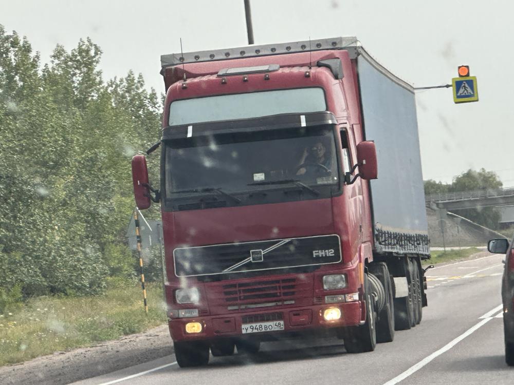Volvo - У948ВО48