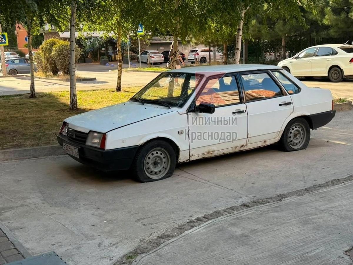 LADA - Е328НХ123