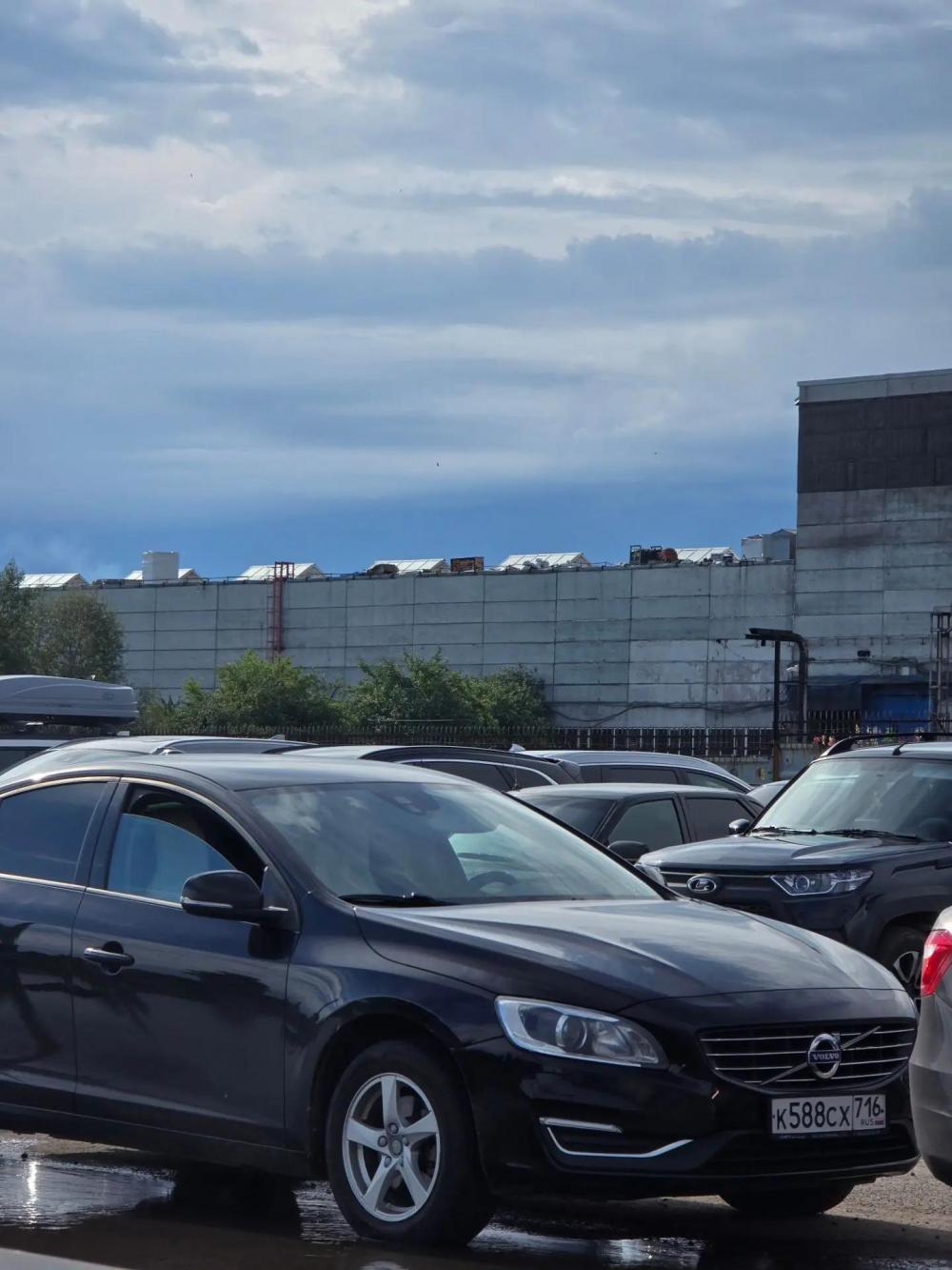 Volvo - К588СХ716