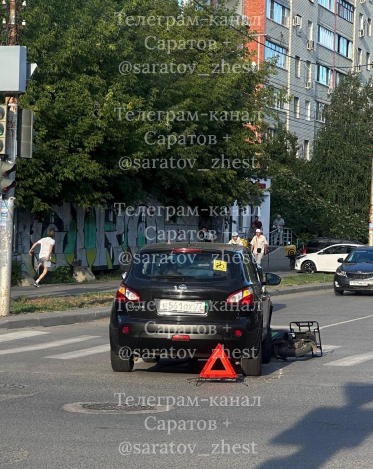 Nissan с госномером Е561ОХ77