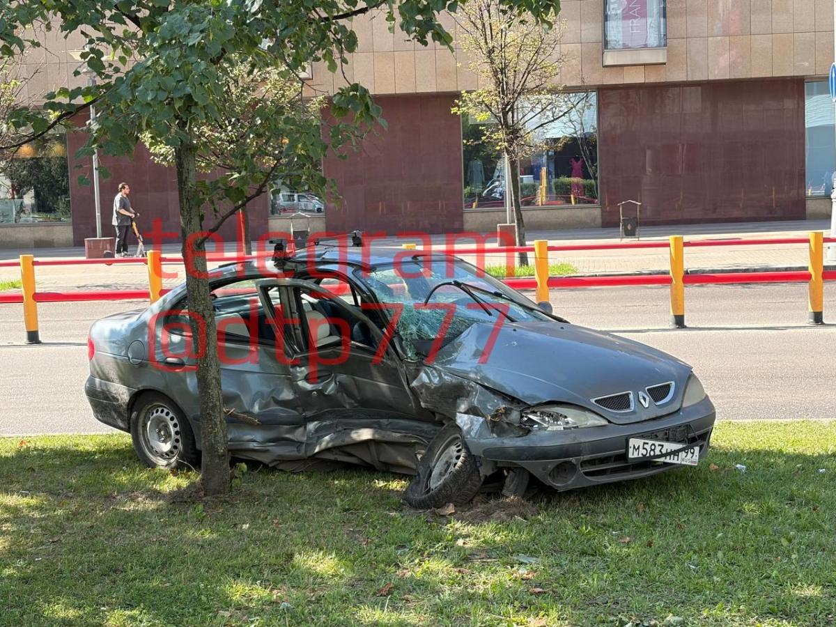 Renault с госномером М583НН99