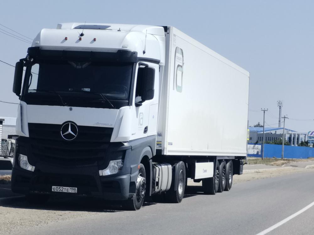 Mercedes-Benz - Е052ТЕ198