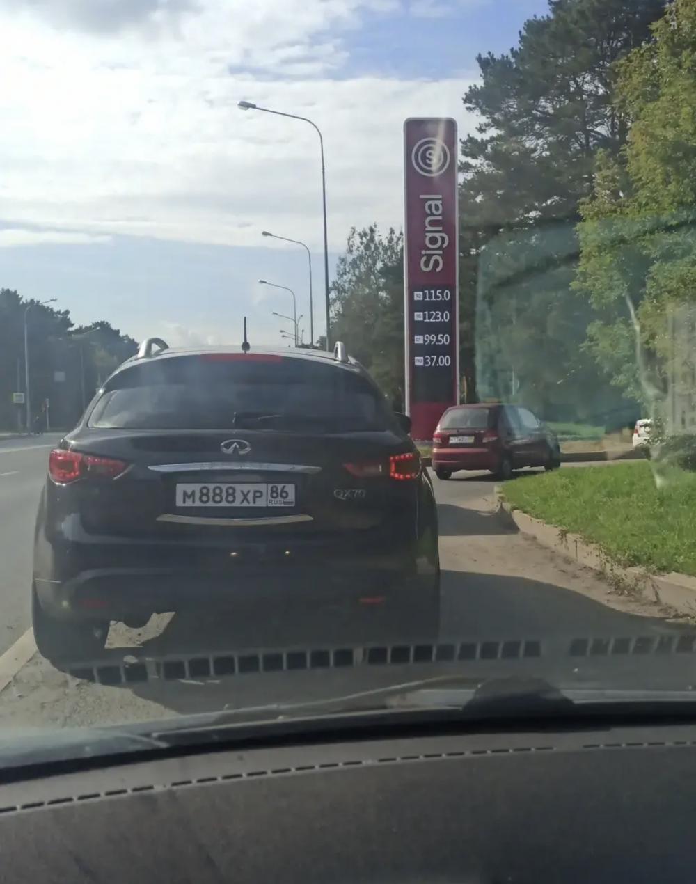 Infiniti - М888ХР86